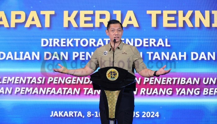 Menteri AHY saat rapat Rakernis.