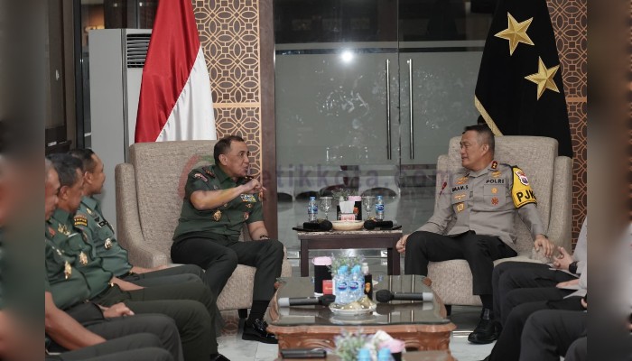 Pangdam V/Brawijaya, Mayjen TNI Rudy Saladin, M. A, menggelar kunjungan kerja perdananya ke Mapolda Jatim. Selasa (27/08/2024).