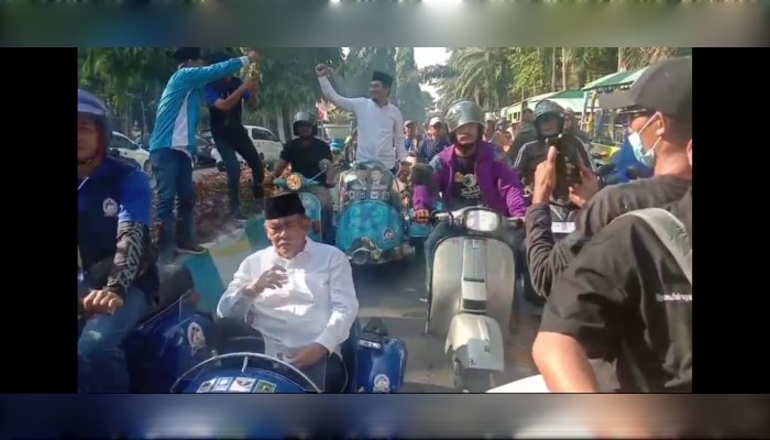 Paslon AYS-BSA konvoi saat mendaftar ke KPU Deli Serdang. Kamis (29/8/2024).