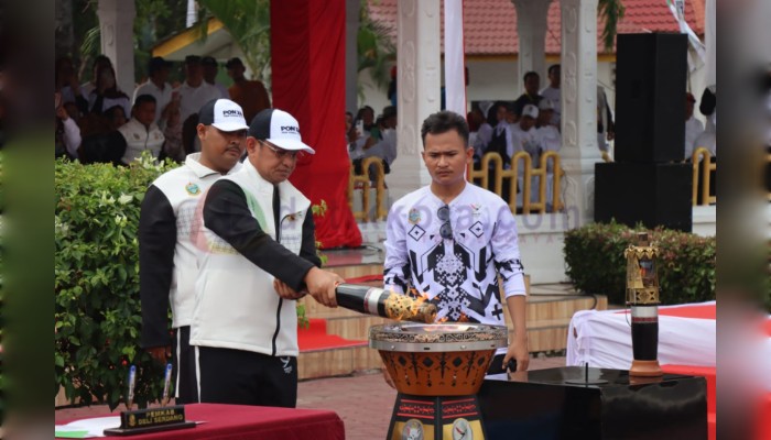 Kombes Pol Raphael Sandhy Cahya Priambodo SIK hadiri Upacara Penerimaan Api PON XXI Aceh - Sumut Tahun 2024.