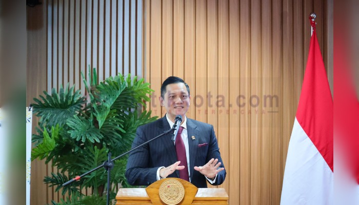 Menteri AHY saat menjadi keynote speaker dalam International Conference of UNAIR Postgraduate School 2024