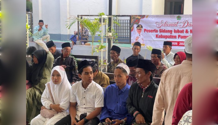 Pasutri saat melaksanakan Pernikahan Masal di PA