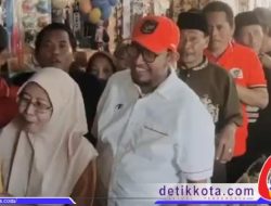 Calon Bupati Sumenep Achmad Fauzi Blusukan ke Pasar Kalianget Diserbu Emak-emak