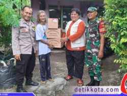 Babinsa Danukusuman dan Bhabinkamtibmas Bersinergi Bantu Pendistribusian Gizi Kepada Difabel