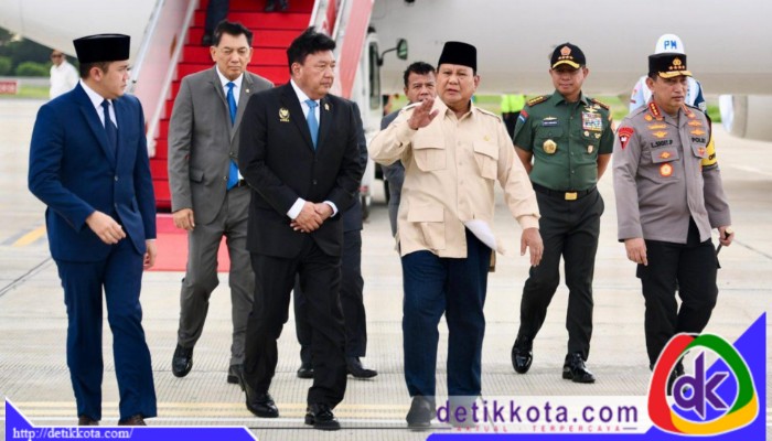 Presiden Prabowo Subianto tiba di Pangkalan TNI AU Halim Perdanakusuma, Jakarta, pada Senin (23/12/2024), sekitar pukul 10.45 WIB. 
