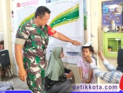 Dampingi Posyandu Balita, Bukti Nyata Babinsa Jayengan Peduli Pertumbuhan Kesehatan Anak