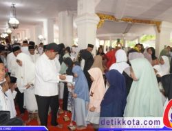 Ratusan Anak Yatim Tersenyum Bahagia Saat Bertemu Bupati Sumenep