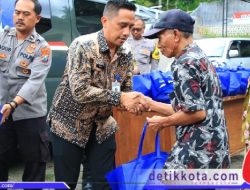 Peduli Terhadap Masyarakat Kurang Mampu, Lapas Banyuwangi Salurkan Bantuan Sosial