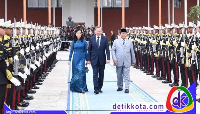 Presiden Prabowo Subianto secara langsung mengantarkan keberangkatan Sekretaris Jenderal Komite Sentral Partai Komunis Viet Nam (PKV), Tô Lâm beserta Ibu Ngo Phu'o'ng Ly ke Singapura pada Selasa (11/03/2025).