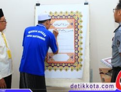 Warga Binaan Lapas Banyuwangi Tulis Al-Quran Berukuran Hampir Satu Meter