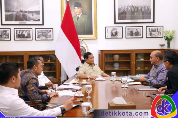 Presiden Prabowo Subianto memanggil Menteri Investasi dan Hilirisasi/Kepala BKPM sekaligus Kepala BPI Danantara Indonesia, Rosan Roeslani di Istana Merdeka, Jakarta.