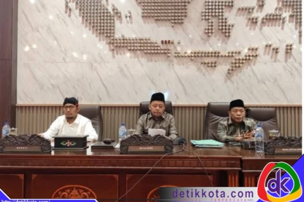 Penyampaian Pandangan Umum (PU) Fraksi-Fraksi atas Nota Penjelasan Bupati terhadap Raperda tentang Pertanggungjawaban Pelaksanaan APBD Tahun Anggaran 2024, di Graha Paripurna DPRD setempat, Rabu (21/05/2025).