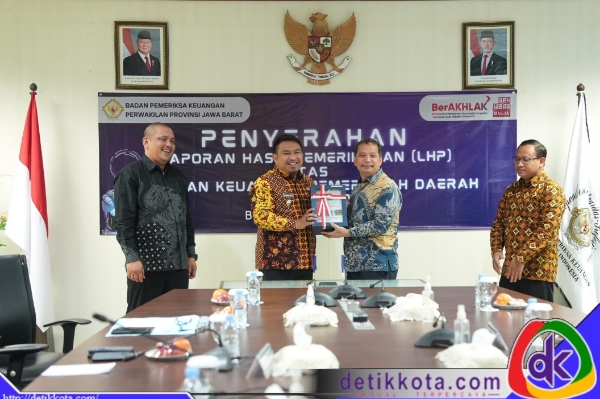 Penyerahan Laporan Hasil Pemeriksaan (LHP) atas Laporan Keuangan Pemerintah Daerah (LKPD) Kabupaten Subang Tahun Anggaran 2024 di Kantor Perwakilan BPK Provinsi Jawa Barat, Jumat (23/05/2025).