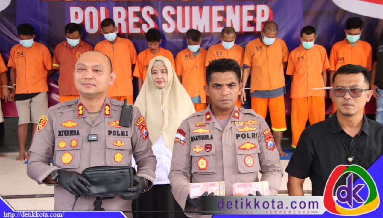 Konferensi pers pengungkapan kasus dugaan penipuan travel umroh di Sumenep.