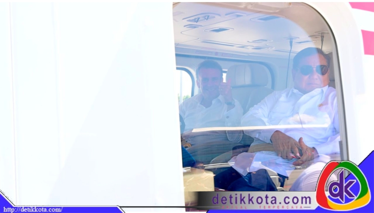 Presiden Republik Indonesia, Prabowo Subianto dan Presiden Republik Prancis, Emmanuel Macron bersiap menuju Akademi Militer, Magelang, Provinsi Jawa Tengah dengan menggunakan helikopter, pada Kamis (29/05/2025). (Foto: BPMI Setpres/Muchlis Jr)