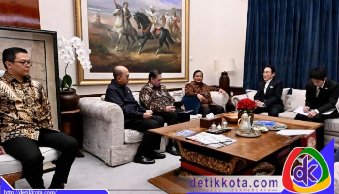 Presiden Prabowo Subianto menerima kunjungan Utusan Khusus Perdana Menteri Jepang, yang juga mantan Perdana Menteri Jepang, Fumio Kishida, beserta delegasi di kediamannya di Kertanegara, Jakarta.