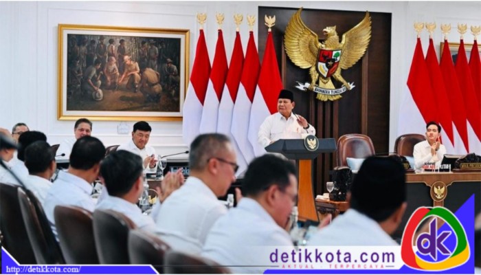 Presiden Prabowo Subianto memimpin Sidang Kabinet Paripurna di Istana Kepresidenan, Jakarta.
