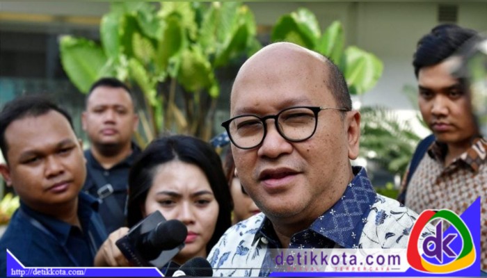 Menteri Investasi dan Hilirasi/Kepala BKPM sekaligus Kepala BPI Danatara memberikan keterangannya di Istana Kepresidenan, Jakarta.
