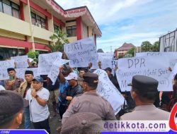 Gempar Demo, Minta Pemkab Sumenep Bertanggungjawab Atas Tragedi Kematian di Puskesmas Pragaan