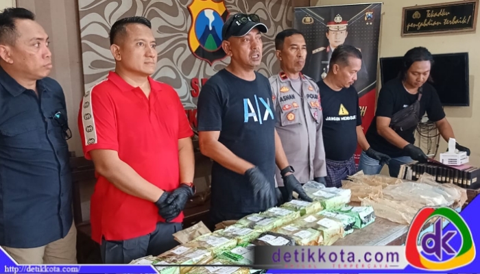 Kombes Robert dalam konferensi pers di Masalembu, Selasa (04/06/2025).