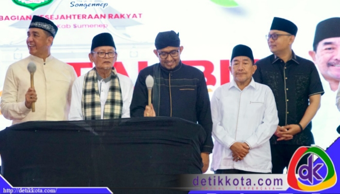 Acara untuk bersama-sama menggemakan takbir, tahmid, dan tahlil menyambut datangnya hari raya kurban 2025, yang ditandai dengan pemukulan beduk berlangsung meriah, di Pendopo Agung Keraton Sumenep, Kamis (05/06/2025) malam.
