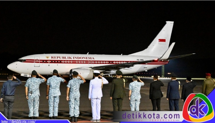 Presiden Prabowo Subianto meninggalkan Singapura pada Senin malam, 16 Juni 2025 melalui Pangkalan Udara Paya Lebar Air Base sekitar pukul 22.45 waktu setempat. (Foto: BPMI Setpres/Cahyo)