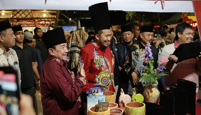 Bupati Sumenep Achmad Fauzi Wongsojudo, Wakil Bupati Sumenep KH. Imam Hasyim, serta Sekda Edy Rasiyadi saat menghadiri pembukaan Festival Desa Wisata 2025.