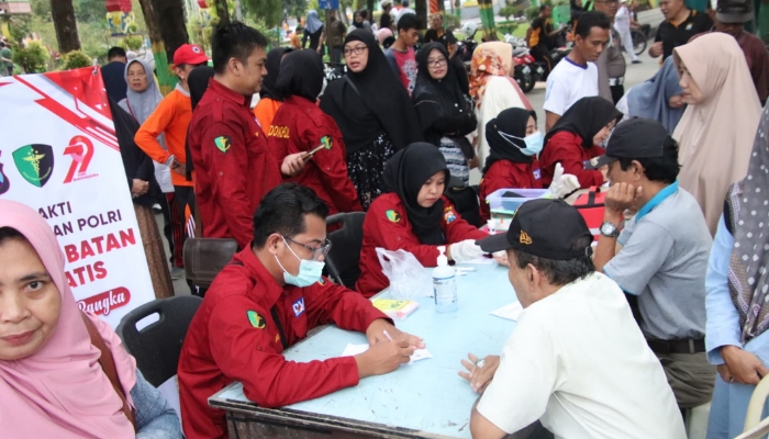 Polres Sumenep menghadirkan berbagai pelayanan publik secara gratis di lokasi CFD.