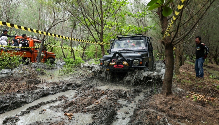 Destinasi wisata baru Kota Surabaya, yakni Offroad Hutan Cemara, Taman Hutan Raya (Tahura), Pakal.