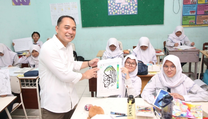 Wali Kota Surabaya, Eri Cahyadi, menegaskan bahwa keberhasilan kebijakan ini sangat bergantung pada keterlibatan aktif orang tua dan seluruh elemen masyarakat.