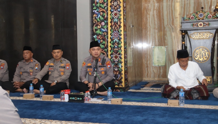Peringatan 1 Muharram ini menjadi wujud nyata bahwa Polri, khususnya Polres Sumenep, tidak hanya berorientasi pada penegakan hukum dan ketertiban, namun juga memiliki dimensi spiritual yang kuat sebagai pilar penting dalam mewujudkan Polri yang presisi dan humanis.