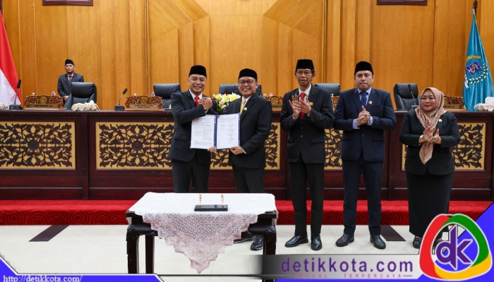 Pemerintah Kota Surabaya bersama DPRD Kota Surabaya menyepakati Rancangan Peraturan Daerah (Raperda) tentang Pertanggungjawaban Pelaksanaan APBD Tahun Anggaran 2024.