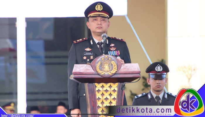 Kapolres Sumenep, AKBP Rivanda, S.I.K., yang bertindak sebagai inspektur upacara.