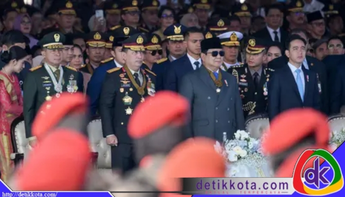 Presiden Prabowo Subianto memimpin upacara Hari Ulang Tahun (HUT) ke-79 Bhayangkara yang diselenggarakan di Lapangan Monumen Nasional (Monas), Jakarta Pusat, pada Selasa 1 Juli 2025. (BAY ISMOYO/AFP)