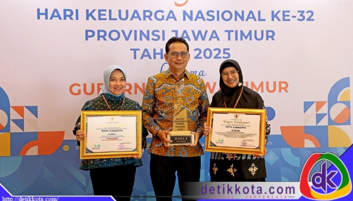 Penghargaan tersebut diberikan langsung oleh Gubernur Jawa Timur kepada Pemerintah Kota (Pemkot) Surabaya. Kota Pahlawan dinobatkan sebagai Juara 1 pada Penilaian Kinerja Pencegahan dan Penanganan Perkawinan Anak (PPA) Award 2025. Selain itu, Surabaya juga meraih predikat Terbaik 1 dalam Konsistensi Pencegahan dan Percepatan Penurunan Stunting (PPPS) berdasarkan evaluasi pelaksanaan Perpres Nomor 72 Tahun 2021.