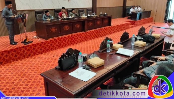 Rapat berlangsung di Ruang Paripurna DPRD setempat, Rabu (2/7/2025).