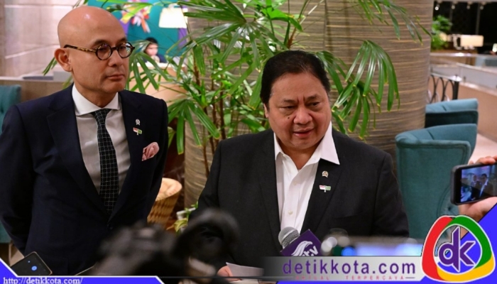 Menteri Koordinator Bidang Perekonomian Airlangga Hartarto memberikan keterangannya di Rio de Janeiro, pada Minggu, 6 Juli 2025. Foto: BPMI Setpres/Muchlis Jr