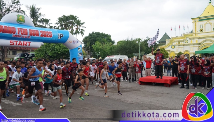 Ribuan peserta dari berbagai daerah memeriahkan gelaran Soekarno Fun Run 2025 yang digelar Pemerintah Kabupaten Sumenep sebagai bagian dari peringatan Juni Bulan Bung Karno. Kegiatan berlangsung pada Sabtu (12/7/2025).