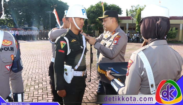 Kapolres Sumenep AKBP Rivanda S.I.K., memimpin langsung Apel Gelar Pasukan Operasi Patuh Semeru 2025 yang berlangsung di halaman Mapolres Sumenep, Senin pagi.