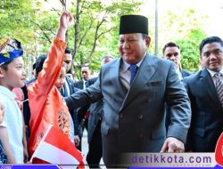 Presiden Prabowo Disambut Antusias Diaspora Indonesia Setibanya di Paris