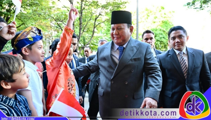 Presiden Republik Indonesia, Prabowo Subianto, tiba di Paris pada Sabtu malam, 13 Juli 2025, dalam rangka memenuhi undangan sebagai tamu kehormatan pada Bastille Day. Foto: BPMI Setpres/Cahyo