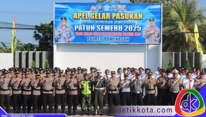 Kapolres Pamekasan AKBP Hendra Eko Triyulianto memimpin langsung Apel Gelar Pasukan Operasi Patuh Semeru 2025 di halaman Mapolres Pamekasan pada Senin pagi. Apel ini menjadi penanda dimulainya pelaksanaan operasi selama dua pekan ke depan yang serentak digelar di wilayah hukum Polda Jawa Timur.
