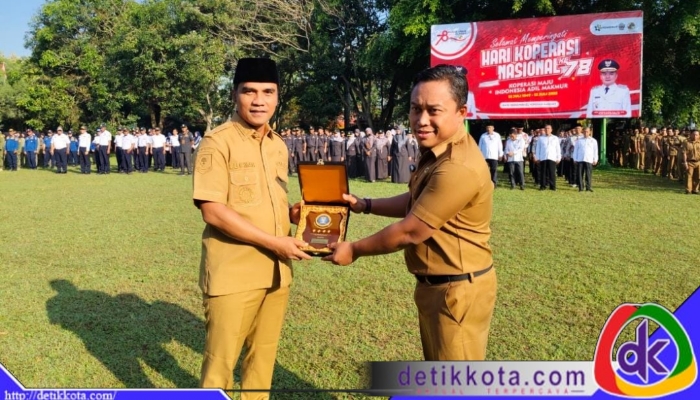 penyerahan STR CSIRT kepada Bupati Bangkalan.