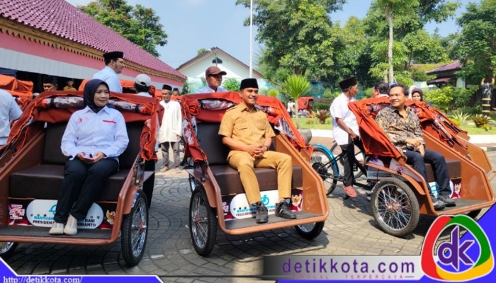 Presiden Republik Indonesia, Prabowo Subianto, melalui Yayasan Gerakan Solidaritas Nasional (YGSN), menyalurkan bantuan berupa 25 unit becak listrik kepada pengayuh becak di Kabupaten Bangkalan. Penyerahan dilakukan secara simbolis di Pendopo Agung Bangkalan, Senin (14/07/2025), dan disaksikan langsung oleh Bupati Bangkalan, Lukman Hakim.