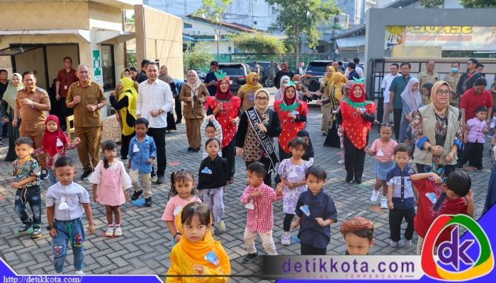 Wali Kota Eri menyampaikan dukungannya terhadap program MPLS Ramah Anak. Menurutnya, nilai-nilai yang terkandung dalam program tersebut sejalan dengan ajaran agama dan penting dalam membentuk karakter anak bangsa yang kuat dan berakhlak.