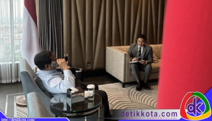 Presiden RI Prabowo Subianto melakukan komunikasi jarak jauh dengan Presiden AS Donald Trump, Selasa malam, 15 Juli 2025. (Foto: BPMI Setpres/Cahyo)
