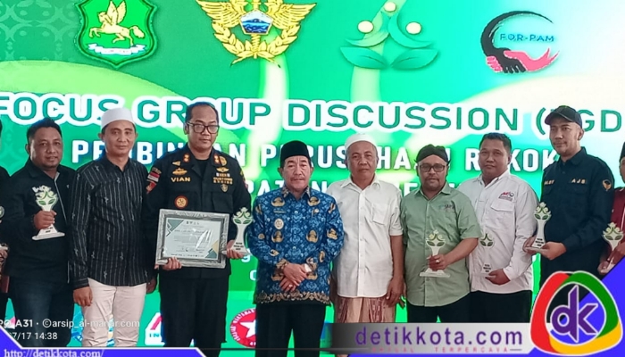 Foto bersama suasana FGD di Pendopo Agung Sumenep, peluncuran logo paguyuban, bersama Wabup Imam Hasyim.