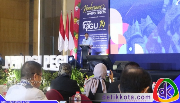 Wali Kota Malang, Wahyu Hidayat memberikan sambutan sekaligus membuka Simposium dan Konkernas 2025 Gabungan Pengurus Besar PPHI–PGI–PEGI.