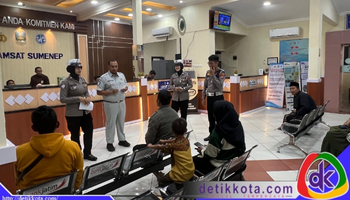 Satuan Lalu Lintas (Satlantas) Polres Sumenep bekerja sama dengan PT Jasa Raharja melaksanakan kampanye keselamatan berlalu lintas di Kantor Bersama (KB) Samsat Sumenep pada Sabtu (19/7/2025).