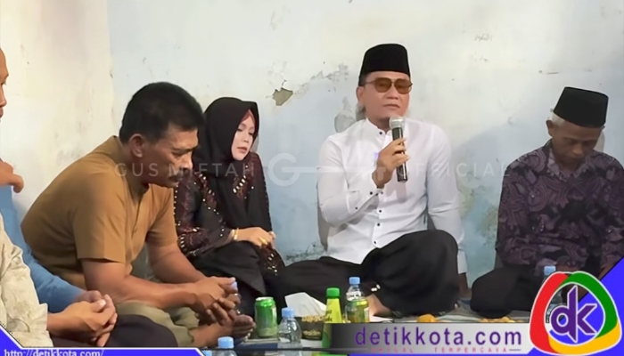 Gus Miftah pun mengajak masyarakat untuk lebih arif menyikapi persoalan di dunia pendidikan, terutama saat menyangkut hubungan antara murid, guru, dan orang tua.